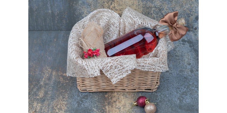 Idée cadeau gourmand à Lyon : coffret vin et épicerie fine à offrir